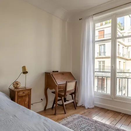 Spacious With Terrace Paris